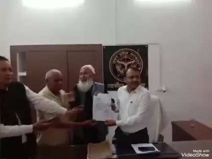 उतरौला: लोकतंत्र सेनानी चौधरी इरशाद अहमद गद्दी ने जनपद के अशासकीय सहायता प्राप्त माध्यमिक विद्यालयों के संबंध में दिया ज्ञापन