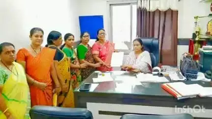 भद्रावती: ओंकार ले-आउट येथील घरात शिरले नालीचे तुंबलेले पाणी,
उपाययोजनेसाठी नागरीकांचे नगर परिषद कार्यालयात निवेदन