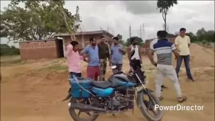 सारवां: तुरकडीहा SBI CSP संचालक से रक्ति मोड़ पर बरगद पेड़ के पास दिनदहाड़े ₹4.80 लाख की लूट
