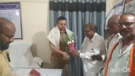 अंजनगाव सुर्जी: पोलीस स्टेशन येथे ठाणेदार प्रकाश अहिरे यांचा हंतोडा वासियांनी केला सत्कार