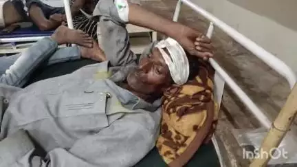 अशोक नगर: लखेरी बसारती गांव में भतीजे ने नशे में 55 वर्षीय व्यक्ति को लाठी-डंडों से पीटा, घायल अस्पताल में भर्ती