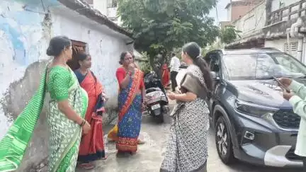 జగిత్యాల: ఇజ్రాయిల్‌లో మరణించిన వ్యక్తి కుటుంబాన్ని పట్టణంలో పరామర్శించిన మాజీ మున్సిపల్ చైర్ పర్సన్ అడువాల జ్యోతి