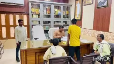 डिबाई: डिबाई विधायक सीपी सिंह ने अपने कैम्प कार्यालय पर जनता की जनसमस्याएं सुनीं, अधिकारियों को दिए दिशा निर्देश