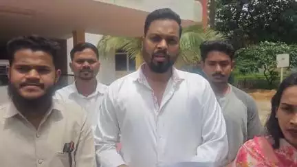 जगदलपुर: NSUI उपाध्यक्ष आदित्य सिंह बिसेन ने शहीद महेंद्र कर्मा विश्वविद्यालय में प्रशासनिक लापरवाही के आरोप लगाए