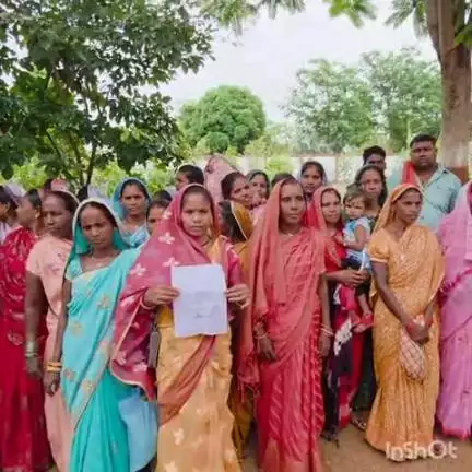 बालोद: ग्राम चिरचारी के शाला प्रबंधन समिति और ग्रामवासियों ने जिला कार्यालय बालोद पहुंचकर स्कूल में शिक्षकों की नियुक्ति की मांग की