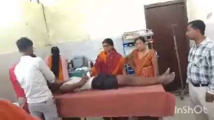 मढ़ौरा: कर्णपुरा में बस दुर्घटना, पाँच घायल और एक की मौत