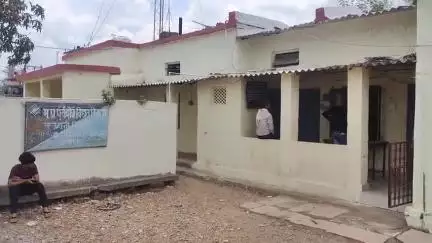 जबेरा: जबेरा में बढ़ते बिजली बिल से परेशान होकर नगरवासियों ने कनिष्ठ विद्युत अभियंता को सोपा ज्ञापन #jansamsya