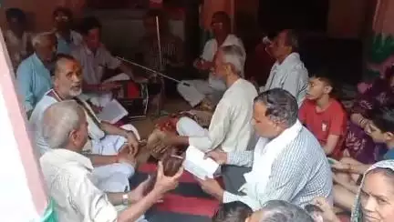 पोरसा: भगवान गोवर्धन गिर्राजी मंदिर में विश्व शांति के लिए संगीतमय सुंदरकांड पाठ का आयोजन, ठंडाई प्रसाद वितरण