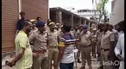 प्रतापगढ़: बिहार गंज पहुंचे आईजी जोन प्रयागराज, घटनास्थल का निरीक्षण कर घायलों के परिजनों से की मुलाकात