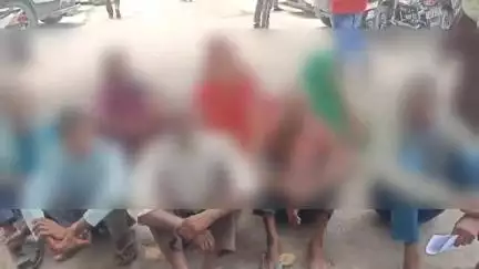 शाहजहांपुर: रोजा थाना क्षेत्र के परिवार ने लड़की की बरामदगी और आरोपियों की गिरफ्तारी की मांग की, जिलाधिकारी को दिया प्रार्थना पत्र