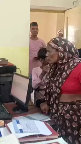 नगर: नगर में बिजली समस्या से त्रस्त वार्ड 2 और 4 की महिलाओं ने कस्बे के विद्युत विभाग के सहायक अभियंता कार्यालय का किया घेराव