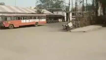 चाळीसगाव: बस स्थानकच्या मागे गवळी वाड्यात गोठ्यात पाणी आल्याच्या कारणावरून वाद,दोघांना चौघांची मारहाण,चाळीसगाव पोलिसात गुन्हा दाखल
