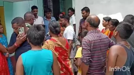মাটিগাড়া: দোকানের সামনে ঝামেলা করছিল যুবকেরা, প্রতিবাদ করায় এক পরিবারের ওপর হামলা, উত্তেজনা ঠাকুরনগরে