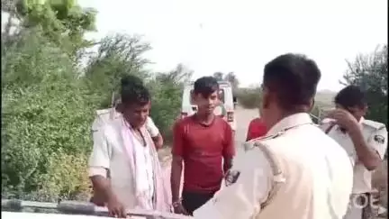पटोरी: बाबा केवल स्थान दरबा से 4 लीटर शराब के साथ दो कारोबारी गिरफ्तार, भेजे गए न्यायिक हिरासत में