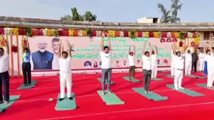 కర్నూలు: యోగా మన వారసత్వ సంపద: నగరంలో మంత్రి టి.జి.భరత్