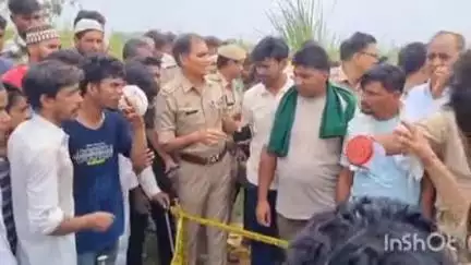 खतौली: खतौली तहसील क्षेत्र के भूप खेड़ी मार्ग पर राज मिस्त्री की गोली मारकर की गई हत्या, ग्रामीणों ने किया बवाल