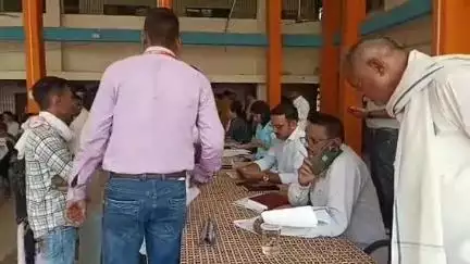 नरसिंहपुर: कलेक्टर कार्यालय में आयोजित जनसुनवाई में 144 आवेदन हुए प्राप्त, कलेक्टर व जिला पंचायत CEO ने सुनीं समस्याएँ