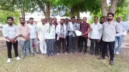 नरसिंहपुर: 10 गांव के 150 किसानों के साथ हुई 2 करोड़ की धोखाधड़ी, कलेक्ट्रेट में एकत्रित होकर DM,SP को सौपा ज्ञापन#jansamasya