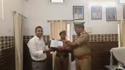 मधुबन: मधुबन के अपराध निरीक्षक ने 5 गुम हुए मोबाइल मालिकों को सौंपे, प्रफुल्लित
