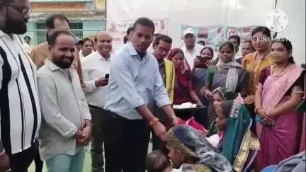 खम्हारडीह में धरती आबा जनजाति ग्राम उत्कर्ष के तहत विशेष शिविर का आयोजन किया गया, कलेक्टर भी हुए शामिल