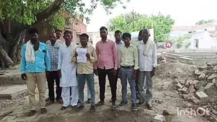 जलालाबाद: मझोला गोटिया के युवक से मुकदमा खत्म कराने के नाम पर एक लाख की ठगी, जलालाबाद में सीओ को दिया ज्ञापन