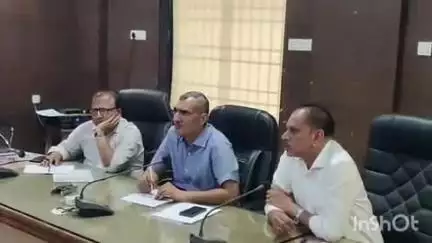 बेमेतरा: बेमेतरा कलेक्ट्रेट में कलेक्टर रणबीर शर्मा ने जिले के अधिकारियों के समय सीमा की बैठक ली, विभागीय कामकाज की की समीक्षा