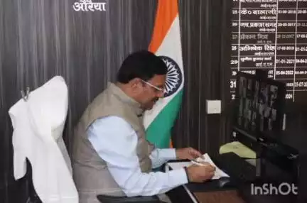औरैया: ककोर मुख्यालय में बैठक के दौरान जिलाधिकारी ने कहा, मुख्य मार्गों के किनारों पर गोबर, बालू डालने पर होगी सख्त कार्रवाई