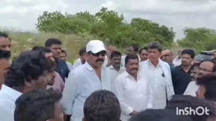 వర్ధన్నపేట: వర్ధన్నపేట నియోజకవర్గంలో నూతనంగా నిర్మించనున్న ఇంటిగ్రేటెడ్ స్కూల్ భవనం కోసం స్థల పరిశీలి చేసిన  వర్ధన్నపేటఎమ్మెల్యే