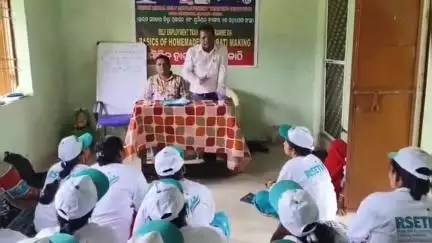 ପାରଳାଖେମୁଣ୍ଡି: ଖାରଡା ଗ୍ରାମରେ ଗ୍ରାମୀଣ ଆତ୍ମ ନିଯୁକ୍ତି ପ୍ରଶିକ୍ଷଣ ବିଭାଗ ପକ୍ଷରୁ ଧୂପକାଠି ପ୍ରସ୍ତୁତ ତାଲିମ ଶିବିର ଅନୁଷ୍ଠିତ