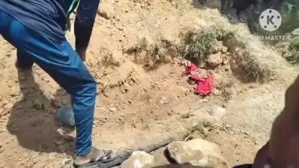 बरकट्ठा: बरकनगांगो के जंगल में अज्ञात युवती का शव मिला, दाहिने हाथ पर 'मांaa' का टैटू