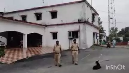 बलरामपुर: आबकारी विभाग की टीम ने बदसलूकी के मामले में बलरामपुर एसपी से की मुलाकात, सौंपा ज्ञापन