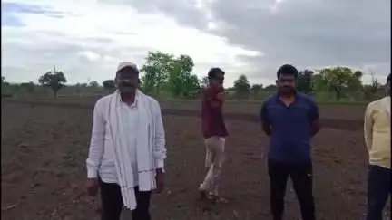 मारेगाव: शहरातील एमआयडीसी येथे शेतकऱ्यांची भूमी अधिग्रहित,परंतु स्थानिक लघुउद्योजकांना लाभ नाही - शेतकरी वर्ग आक्रमक#jansamasya