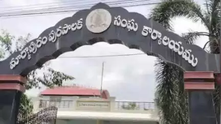 మార్కాపురం: ఇంజనీరింగ్ కార్మికుల జీతాలు పెంచాలని మున్సిపల్ కమిషనర్ నారాయణరావుకు వినతి