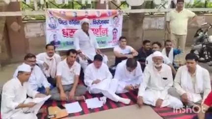 फिरोज़ाबाद: कांग्रेस का हल्ला बोल! बिजली-पानी की बदहाली पर गांधी पार्क में जोरदार धरना, सिटी मजिस्ट्रेट को सौंपा चेतावनी भरा ज्ञापन