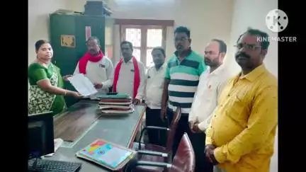 నల్గొండ: కార్పెంటర్ షాపులపై అటవీశాఖ అధికారుల దాడులు ఆపాలి: డీఎఫ్ఓ కు సిఐటియూ ఆధ్వర్యంలో వినతి