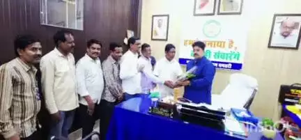 धमतरी: सोरिद आदर्श मुक्ति धाम समिति ने नगर निगम में महापौर से मुलाकात कर विभिन्न समस्याएं रखीं