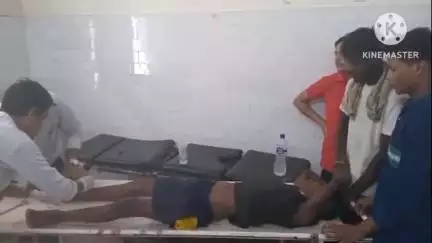 साहिबगंज: काटरगंज बैरियर के पास हाइवा ट्रक ने साइकिल सवार किशोर व युवक को टक्कर मारी, अस्पताल में भर्ती