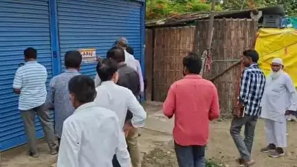 ముధోల్: కుబీర్ మండల కేంద్రంలోని ప్రభుత్వ స్థలంలో నిర్మించిన అక్రమ షెడ్లను తొలగించాలని RDO కోమల్ రెడ్డి