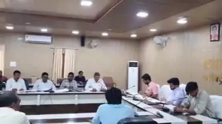 भिनगा: कैंप कार्यालय भिनगा में पीएम आवास योजना शहरी की समीक्षा, अधूरे मकान जल्द पूरा करने के निर्देश