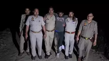 बड़ौत: दाहा-कान्हड़ मार्ग पर मुठभेड़ के बाद ₹25000 का इनामी लुटेरा घायलावस्था में गिरफ्तार, नगदी, बाइक, तमंचा व अन्य सामान बरामद