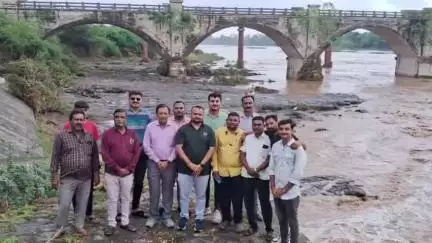 તળાજા: શેત્રુંજી ડેમ ઓવરફ્લો થતાં નવા નિર ના વધામણા કરવામાં આવ્યા