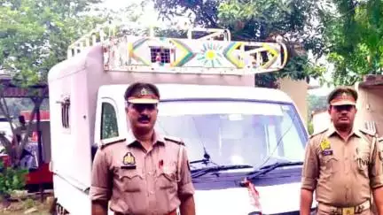 ओबरा: चोपन पुलिस ने गैंगस्टर एक्ट से संबंधित एक अभियुक्त की अवैध रूप से अर्जित पीकअप को किया कुर्क