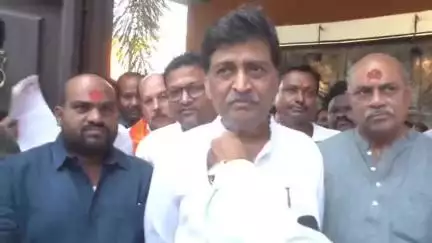 नांदेड: काँग्रेस हा नात्या गोत्याचा पक्ष राहिला आहे.. माजी मुख्यमंत्री अशोक चव्हाण यांची हनुमानगड इथे  काँग्रेसवर टीका