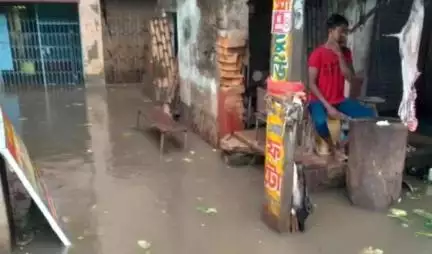 তমলুক: পাঁশকুড়া বাজারে বেহাল অবস্থা ,সামান্য বৃষ্টিতে হাটু সমান জল সমস্যার সম্মুখীন ব্যবসায়ী থেকে পথ চলতি মানুষজন #jansamasya