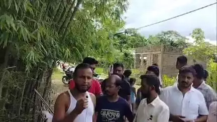 হাইলাকান্দি: রাজ্যেশ্বরপুর গ্রামে একটি রাস্তা নির্মাণ শুরু করায় প্রতিবাদ করে বিভাগীয় হস্তক্ষেপ কামনা করেন