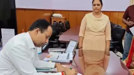 गया टाउन सीडी ब्लॉक: गया समाहरणालय में डीएम ने जनता दरबार में सुनी 27 आवेदकों की समस्या, अधिकारियों को दिए निर्देश