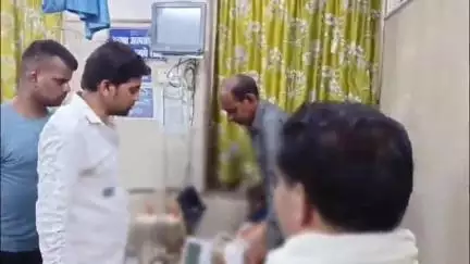 दमोह: पलंदी चौराहा पर काम से लौट रहे व्यक्ति पर शराबी युवक ने किया चाकू से हमला, अस्पताल में भर्ती