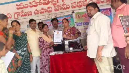 ఆలూరు: అక్షిత చారిటబుల్ ట్రస్ట్ ఆధ్వర్యంలో సబ్సిడీపై కుట్టు మిషన్ల పంపిణీ : దేవనకొండ రాష్ట్ర వాల్మీకి ఫెడరేషన్ చైర్మన్ బొజ్జమ్మ