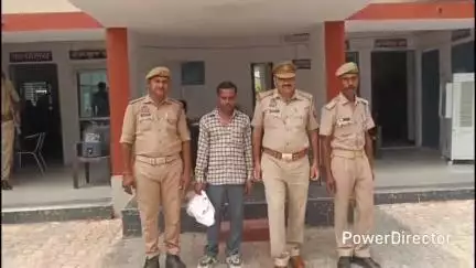 पटियाली: पटियाली पुलिस ने पटियाली रेलवे क्रॉसिंग के निकट से 20 पव्वा अवैध देशी शराब के साथ एक अभियुक्त को किया गिरफ्तार