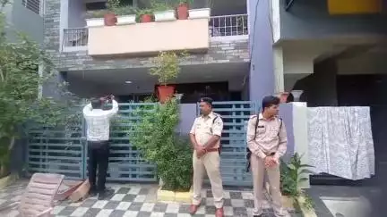 इंदौर: भ्रष्टाचार के मुद्दे पर नगर निगम नेता प्रतिपक्ष चिंटू चौकसे ने महापौर को घेरा